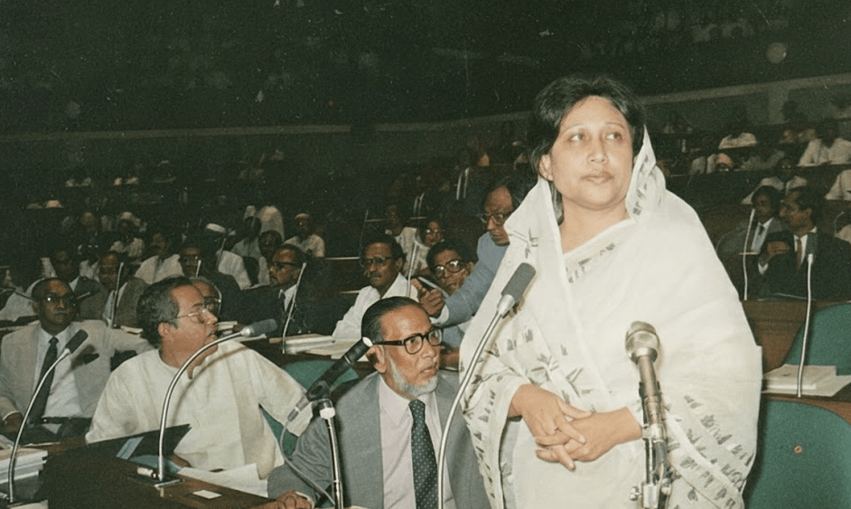 ২০০১ সালে সরকার গঠনের পর জাতীয় সংসদে বক্তৃতায় প্রধানমন্ত্রী খালেদা জিয়া